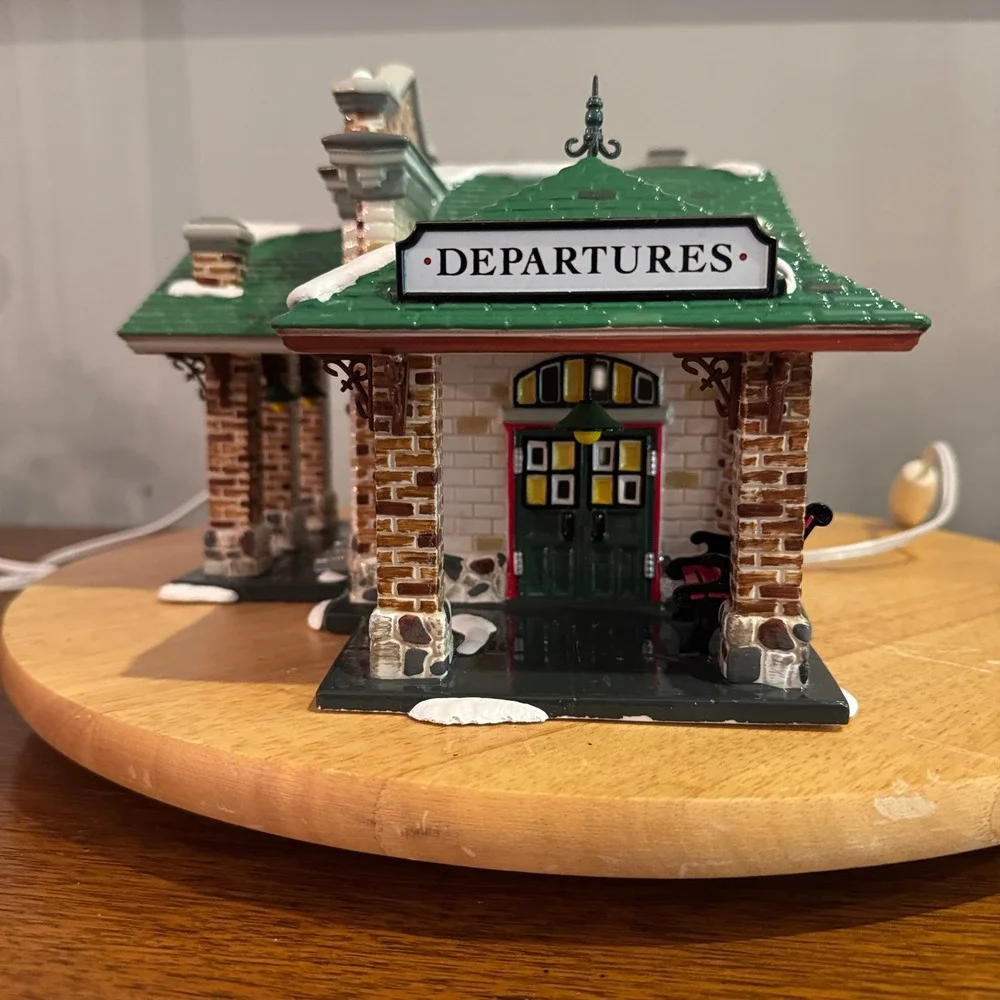 Department 56 Village Train Station Snow Village 55331 w/ Box